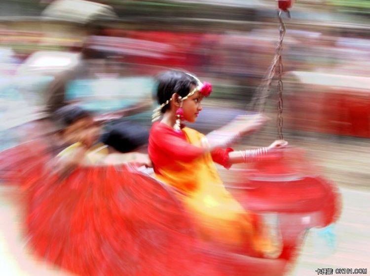 跳舞的印度小孩.jpg