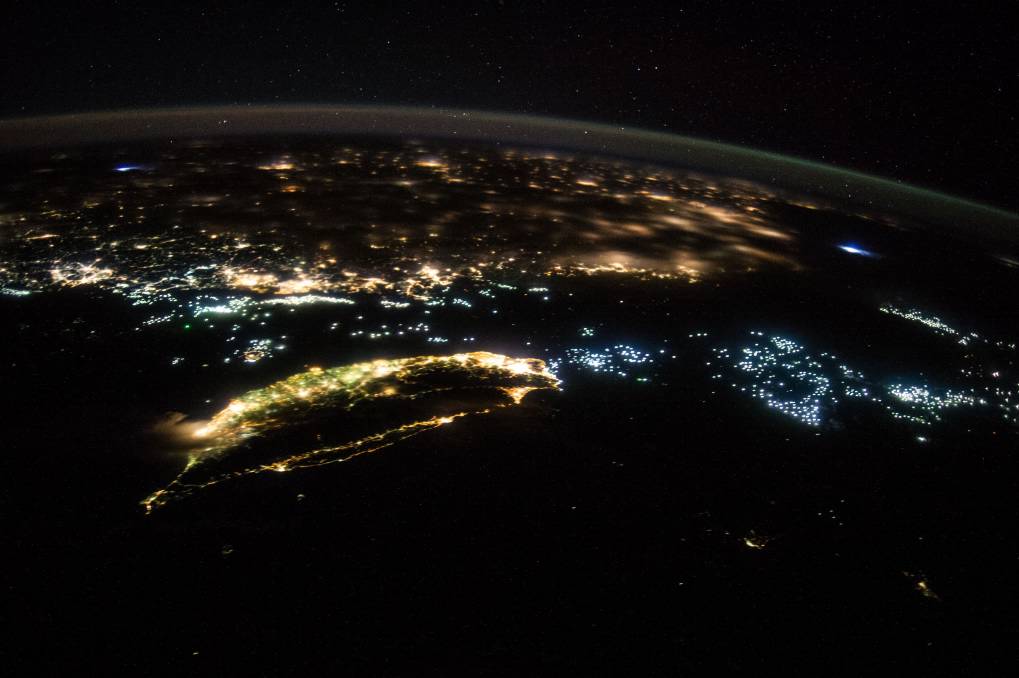 NASA夜拍台灣空照圖 - 複製.jpg