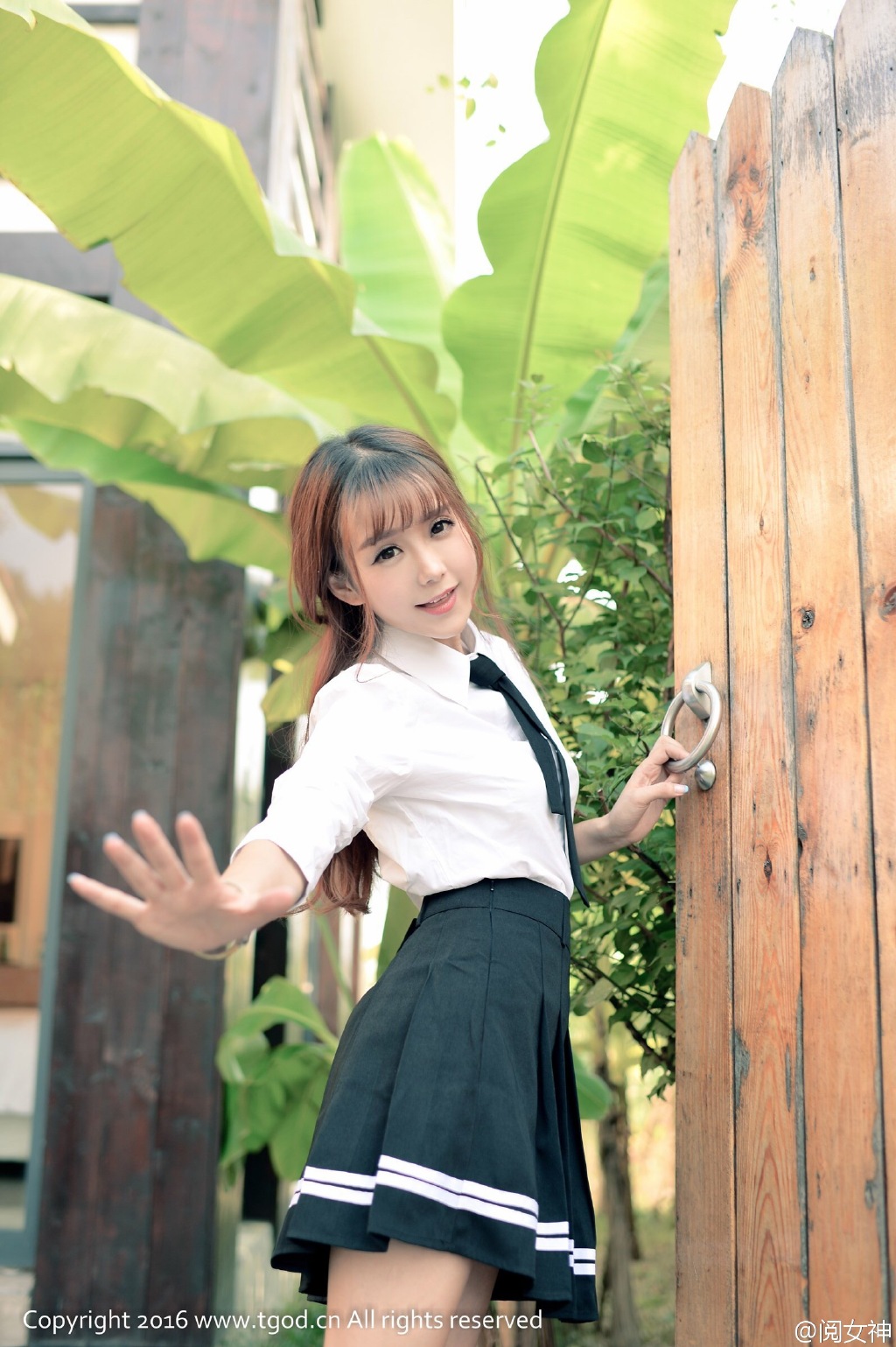 清纯妹子超短学生制服装写真(2_20160408_13104571627068292_000.jpg