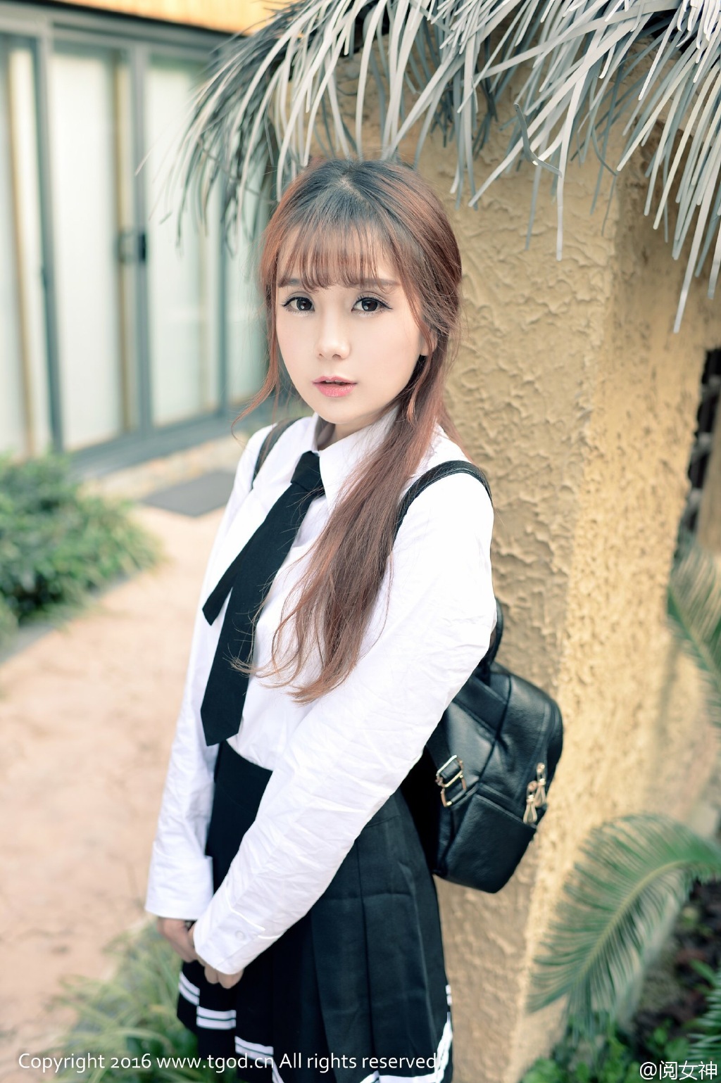 清纯妹子超短学生制服装写真(8_20160408_13104571560816660_000.jpg