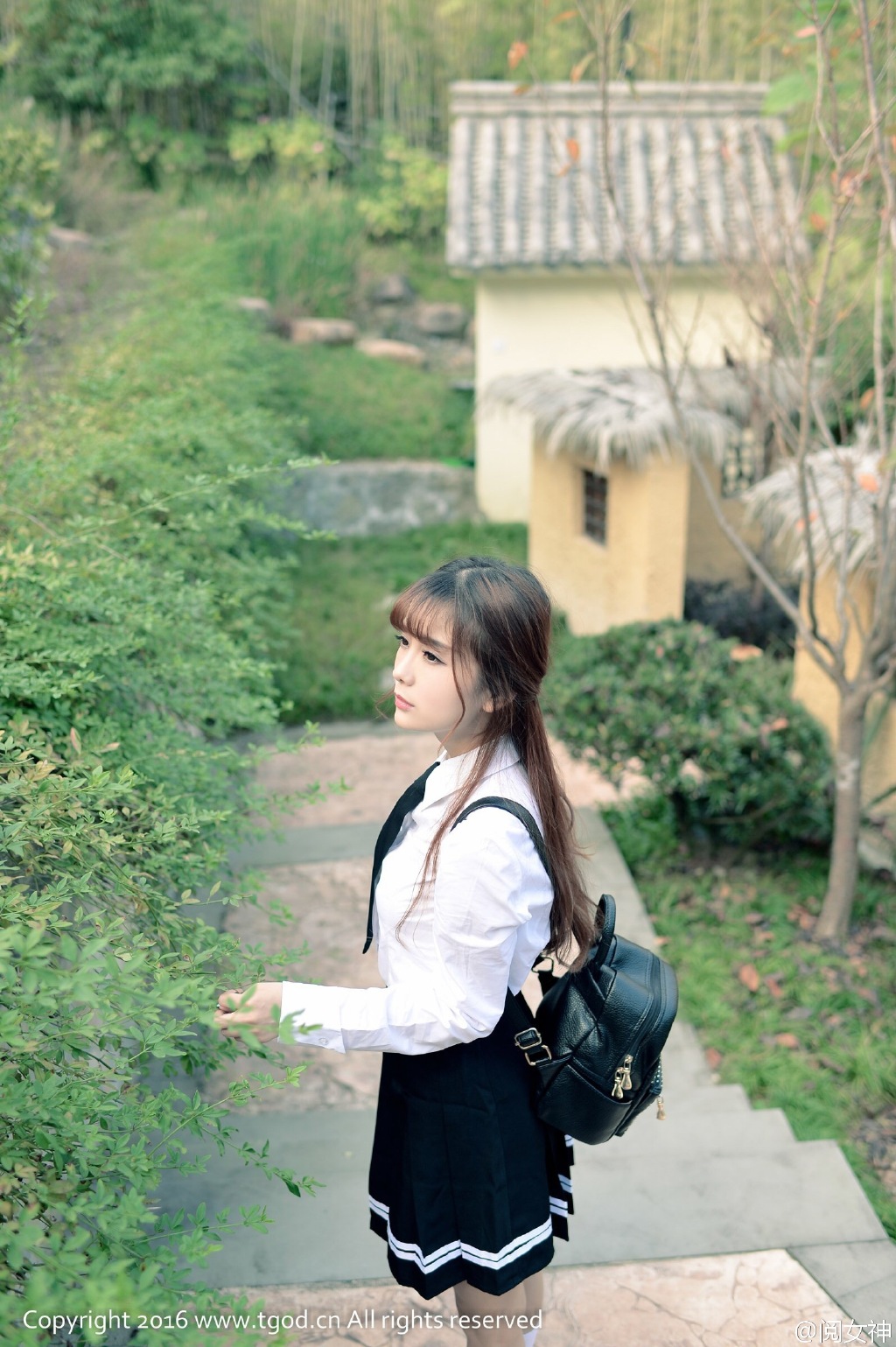 清纯妹子超短学生制服装写真___20160408_13104571635338292_000.jpg